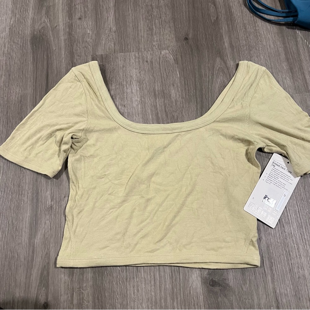 Lululemon ribbed held tight tee size 8 DWGN